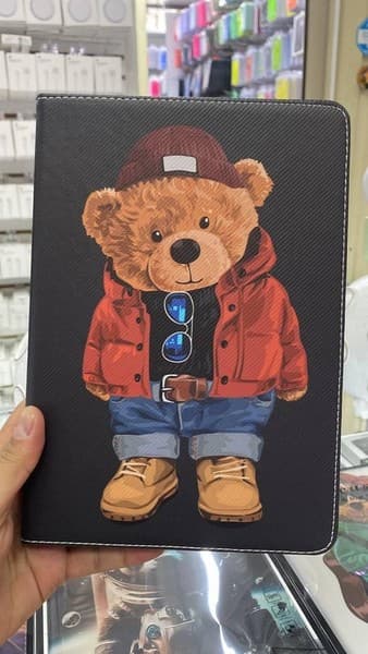 Чехол-подставка с рисунком для iPad (10.2)/ iPad (10.5) кожаный Медведь в куртке