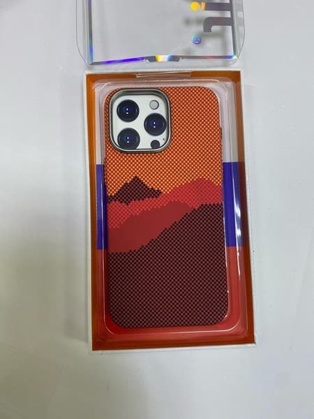 Чехол пластиковый FreeAir magnetic case iPhone 15 Pro (6.1") J-272 карбон оранжевый